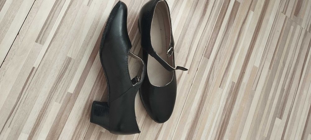 нови Скарпини 40 номер