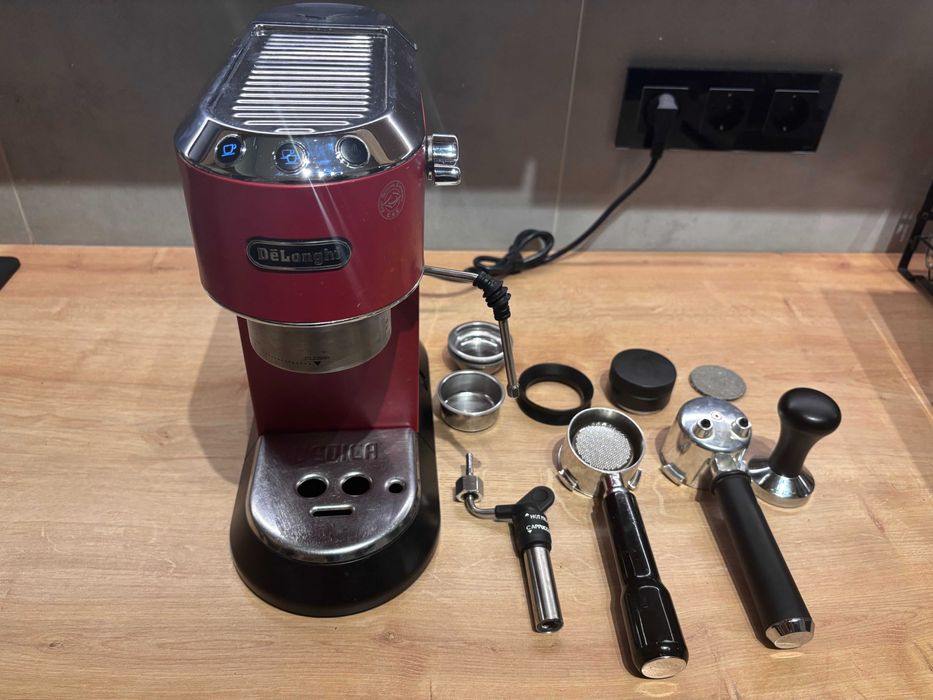 Pachet Espressor si rasnita Delonghi Dedica barista pack