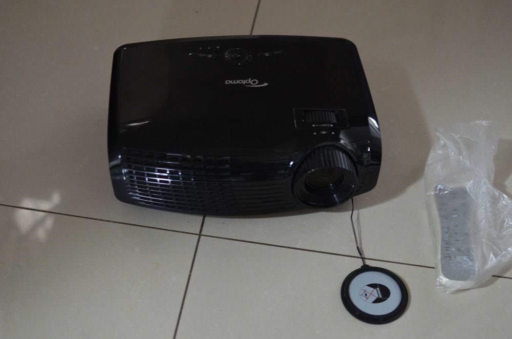 Video proiector NEC NP-V260 si Optoma fullHD