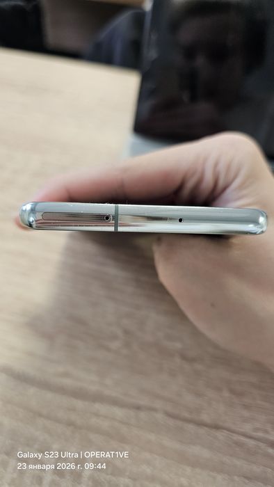 Продам Samsung S10+ 8/128