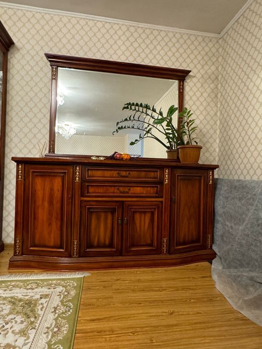 Стенка; Стол со стульями