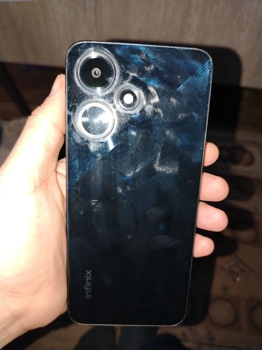 Продаёт телефон срочно