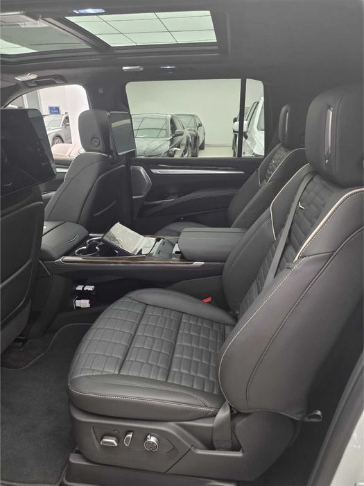 Cadillac Escalade LONG