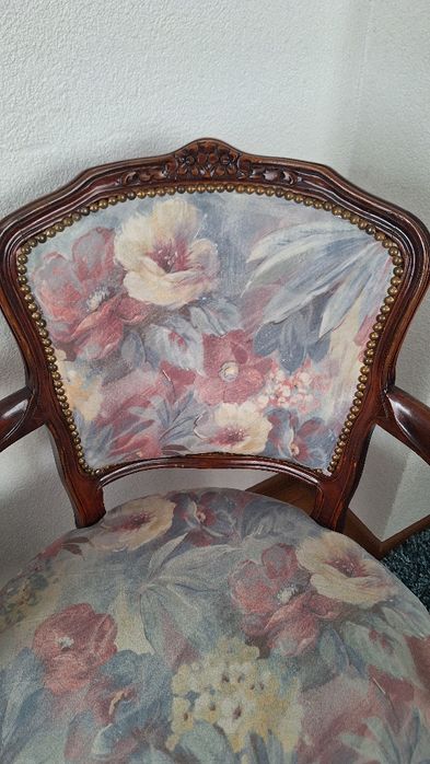 Красиво Кресло в Светла Дамаска