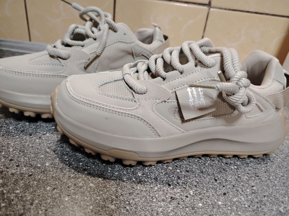 Adidași de sport damă la modă