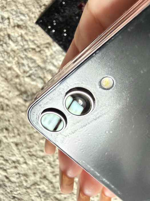 Продам самсунг флип 5