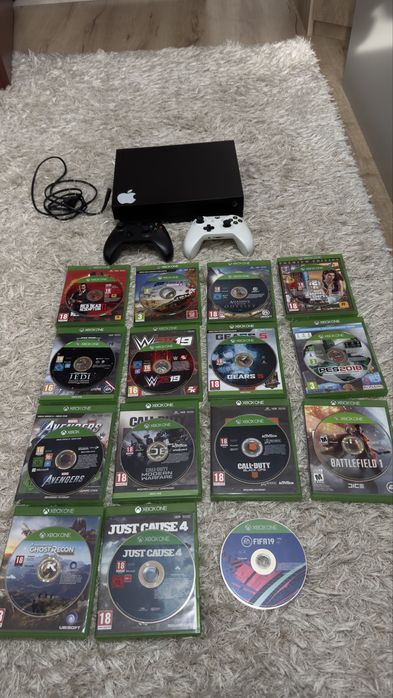 Vand Consola Microsoft Xbox One X ,1TB ,4K + 2 Controllere