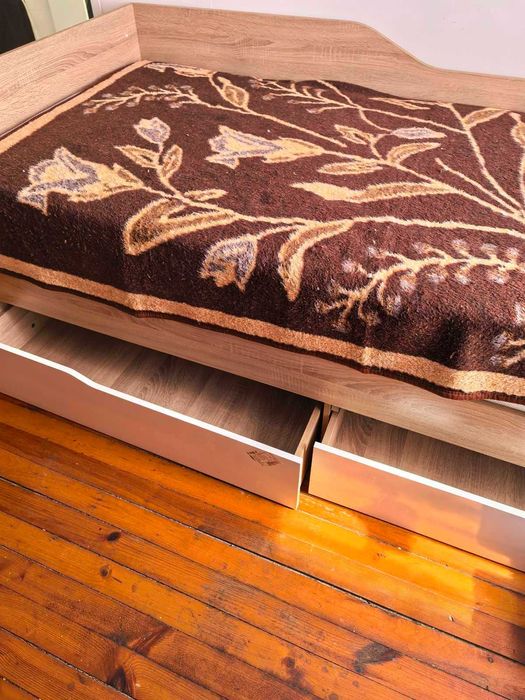 единично легло с матрак и подматрачна рамка