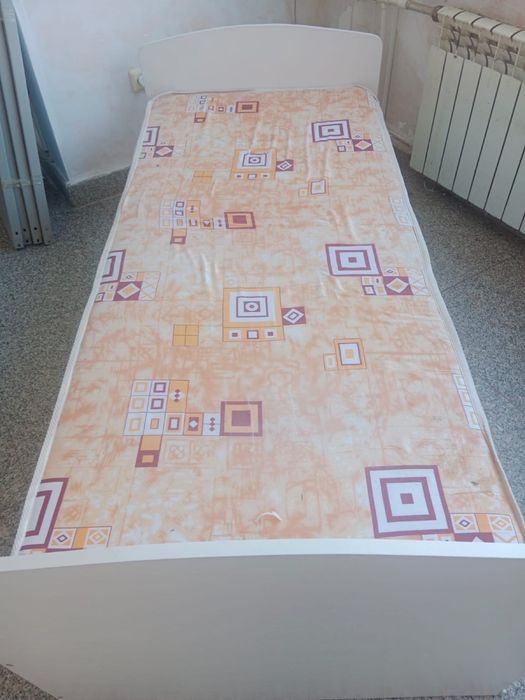 Детская кровать с полками