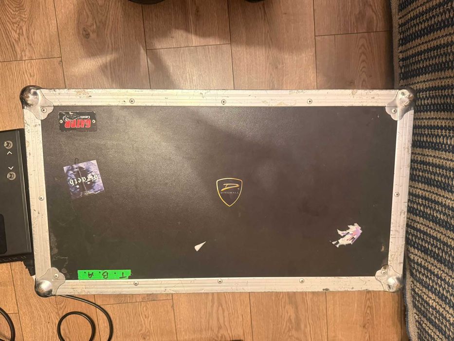 Line 6 Helix LT + Gator G-Tour Pedalboard + Novation backpack