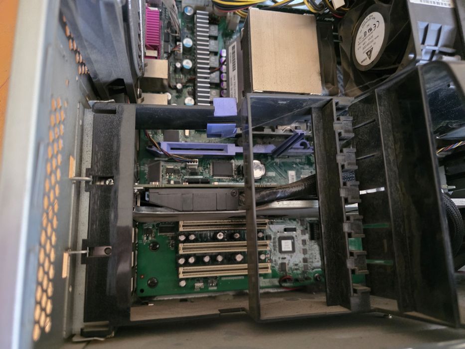 IBM сървър компютър