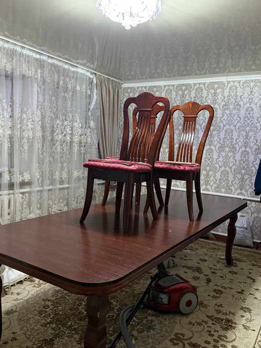 Стол стульясымен сатылады