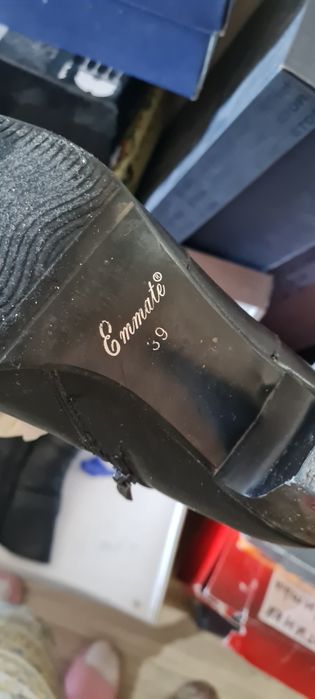 Продам женские демисезонные ботинки