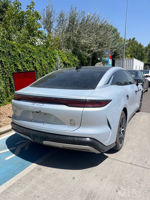Byd xan L AWD ( dual mator)