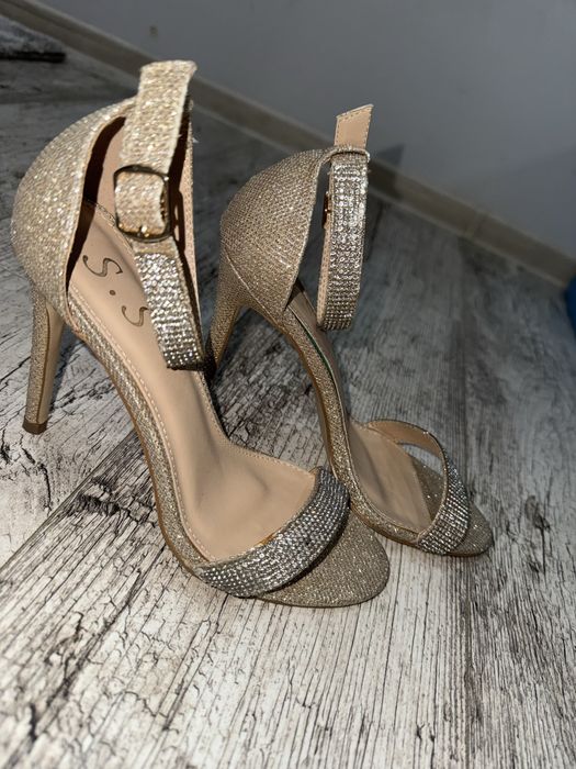 Продавам дамски токчета различни модели