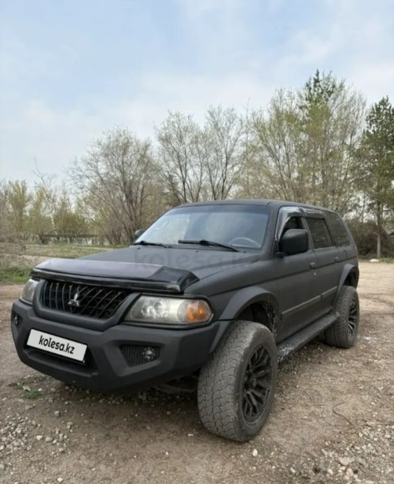 Митсубиси Монтеро Спорт.