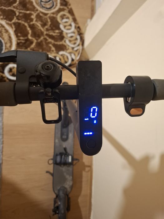 Vând  sau schimb cu Trotinetă electrică X(Cu Telefon).iaomi