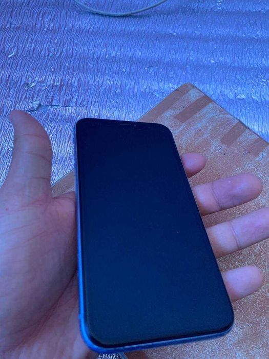iPhone XR blue 64 gb
