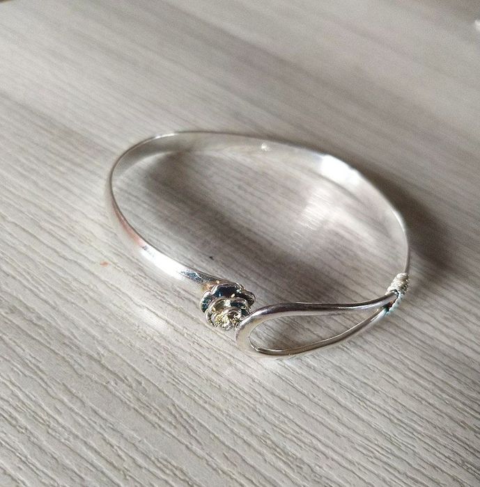 Цветни Обеци, червено колието, сребриста гривна