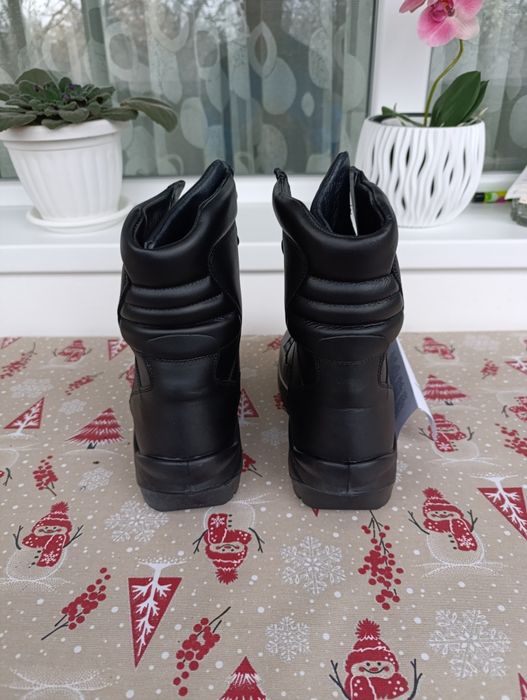 Полицейски кубинки от естествена кожа,много здрави и удобни.Номер 42.