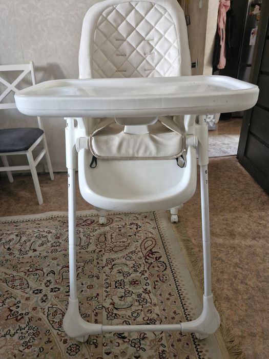 Продам столовое детское кресло