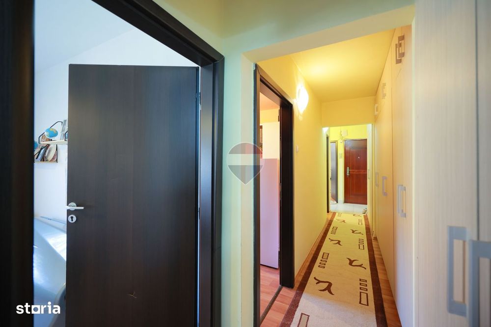 De vânzare apartament cu 3 camere , pe Strada Sovata - Oradea