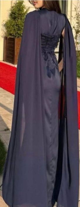 Платье с руковами