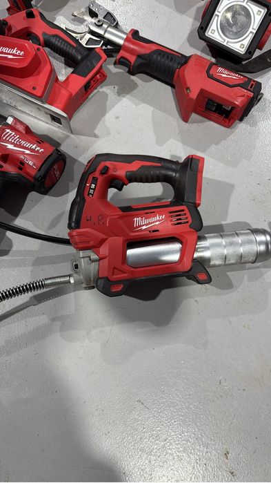 Bormasina rotopercutor gresor lanterna slefuitor impact milwaukee m18