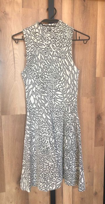 Черно-бяла рокля