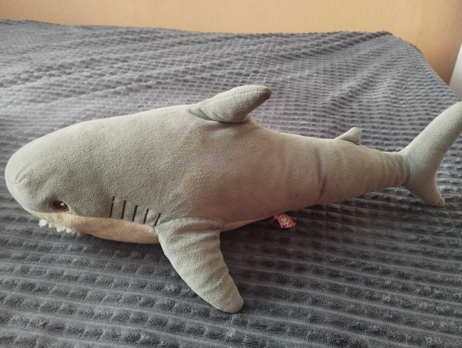 Мягкая игрушка- акула.