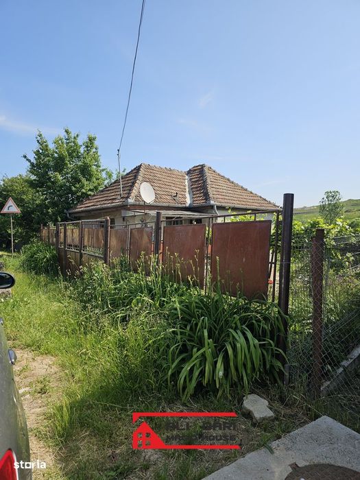 Casă de vânzarea în sat Mihăiești Cluj cu teren și gradină de 2.346 mp
