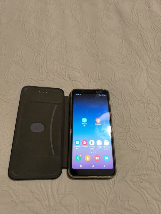 Продам смартфон Самсунг Галакси А8