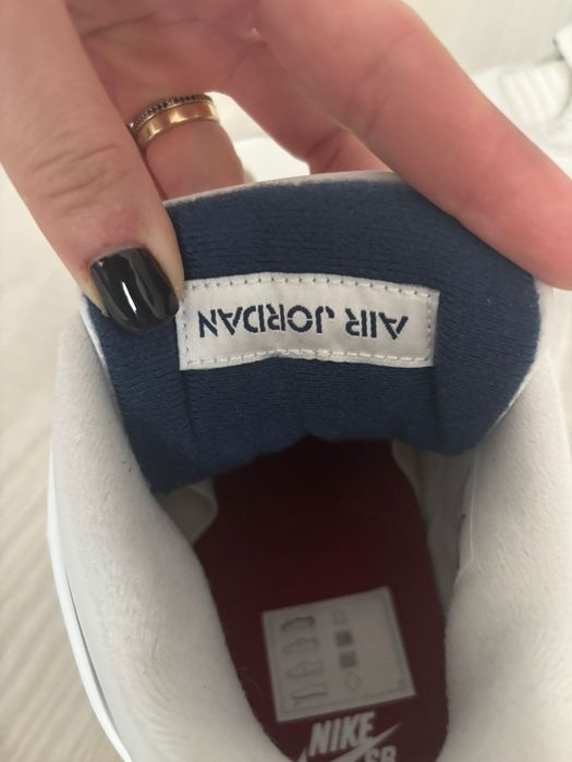 Vand  Nike SB x Air Jordan 4 Retro