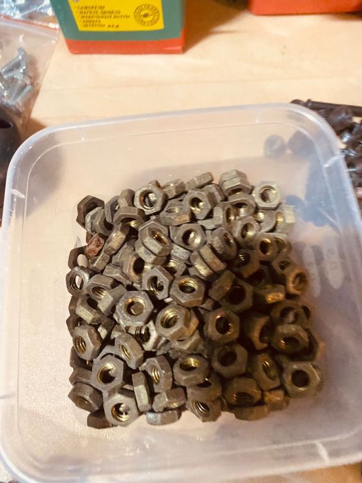 Продам крепежные материалы