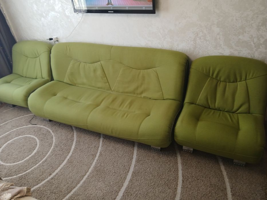 Продам диван с креслами