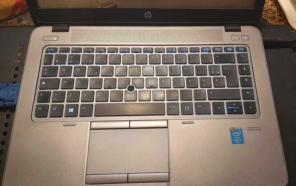 Vând  HP EliteBook 840 G2 i5 tastatura iluminata incomplet