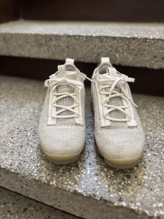 Бели обувки  Nike Vapormax