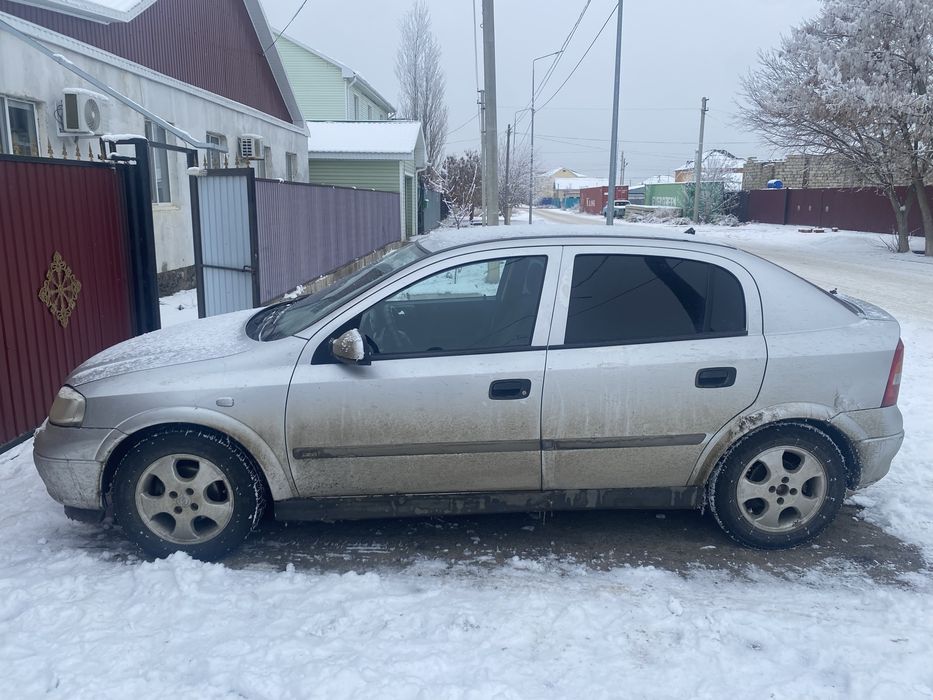 Opel Astra серый