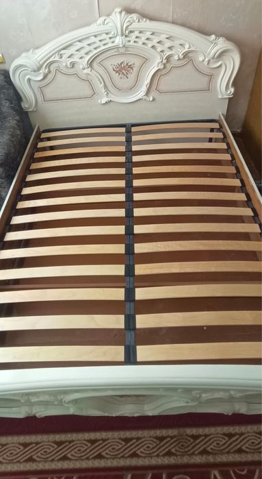 Кровать двуспальная