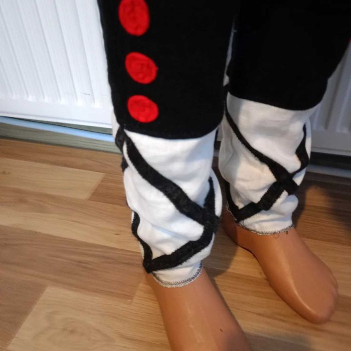 Народна носия със ширити за момче