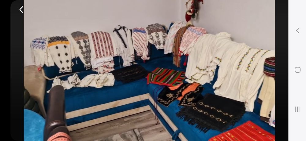 Vând haine populare vechii