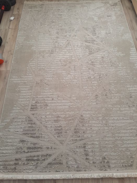 Продаю ковры б/у,размер 150×230