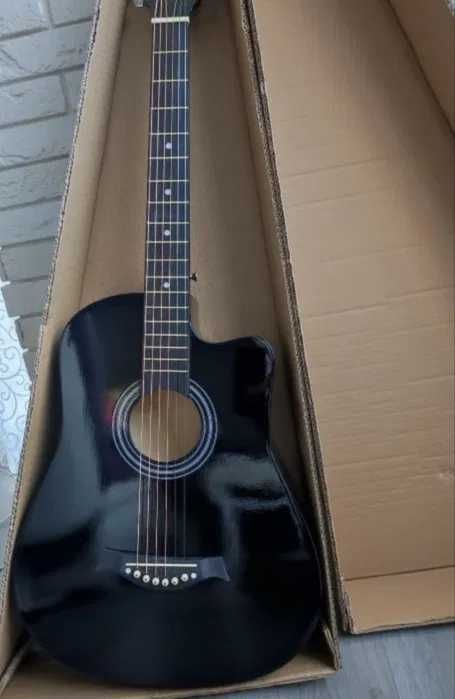 Гитара акустическая