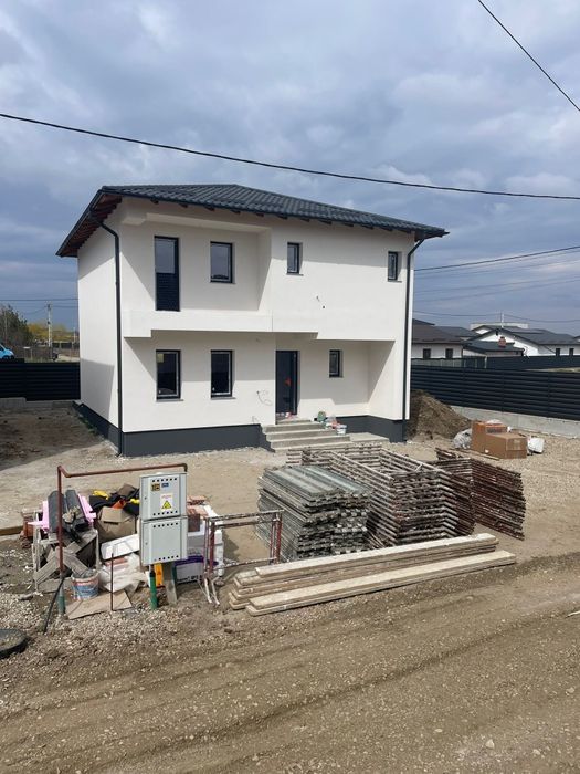 Case de vanzare Bradu