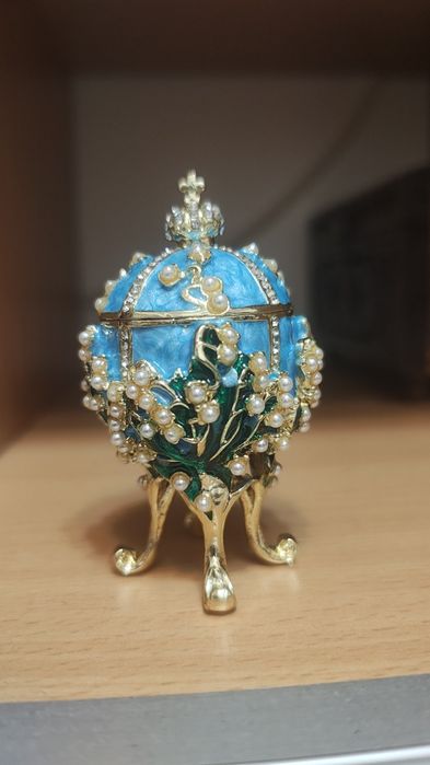 Cutie bijuterii metalica in forma de ou Faberge