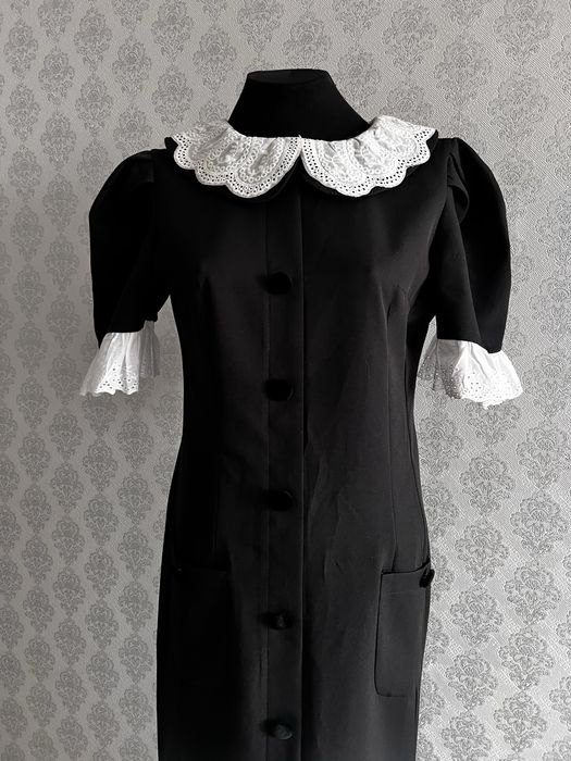 Киімдер сатылады