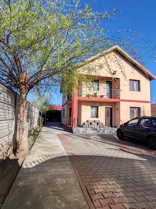 Casa cu piscina+ garaj in VADU PASII