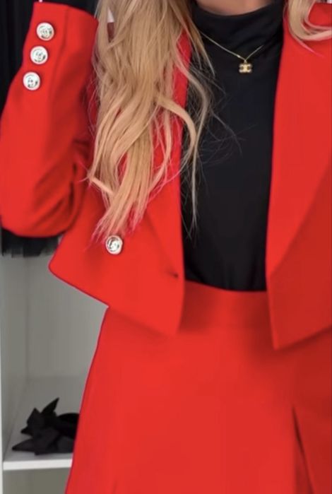 Дамски сет в червено