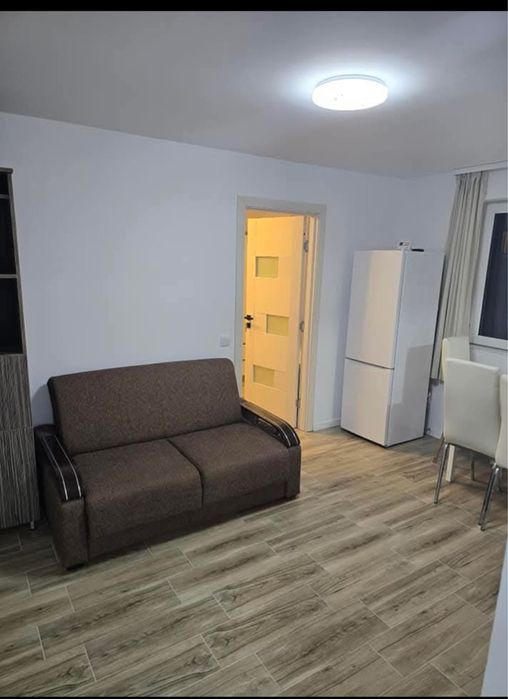 Închiriez apartament