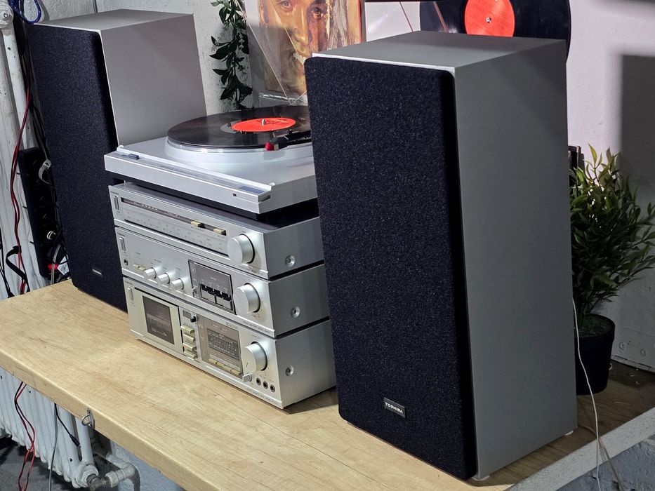 Linie audio TOSHIBA , amplificator , tuner ,pickup ,boxe, retro hifi